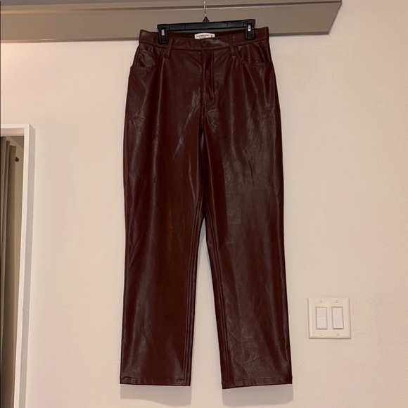 Abercrombie The ‘90s Straight Ultra High Rise Faux Leather Pants SZ 31/12 NWT - Picture 1 of 8